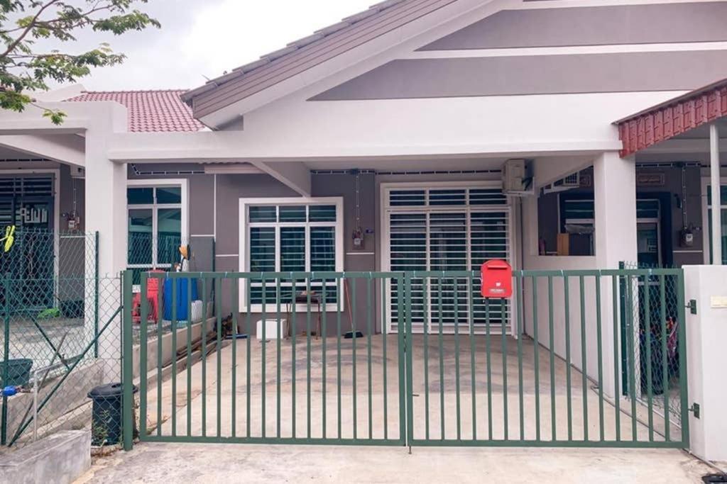 Si_Homestay4U Malacca Esterno foto